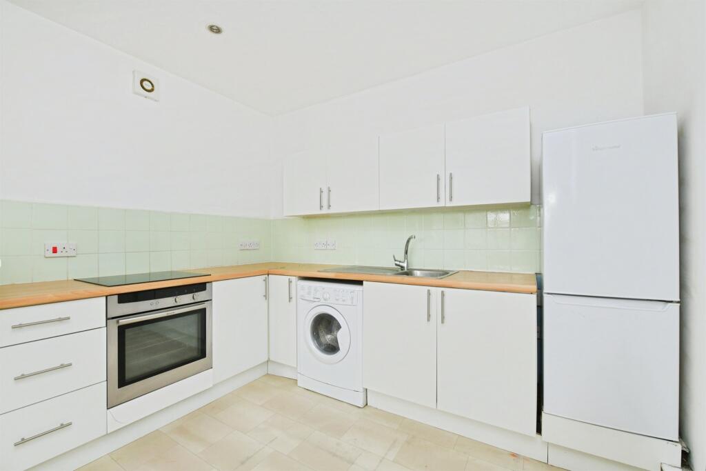 7, St. Lawrence Mews photo 2