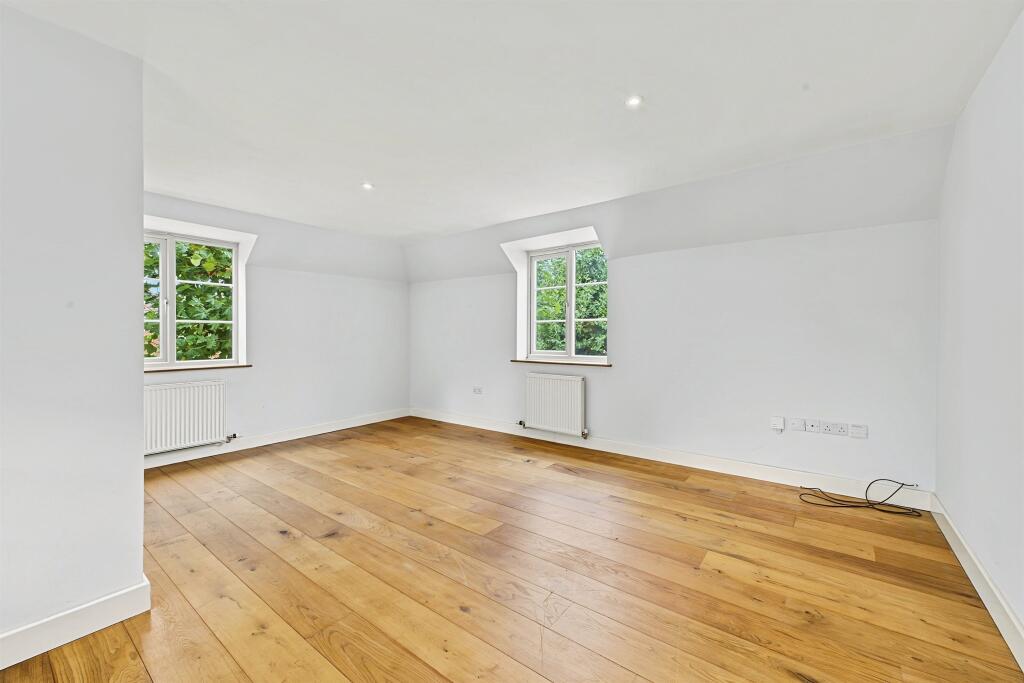 House in Northampton, Grange Park - More