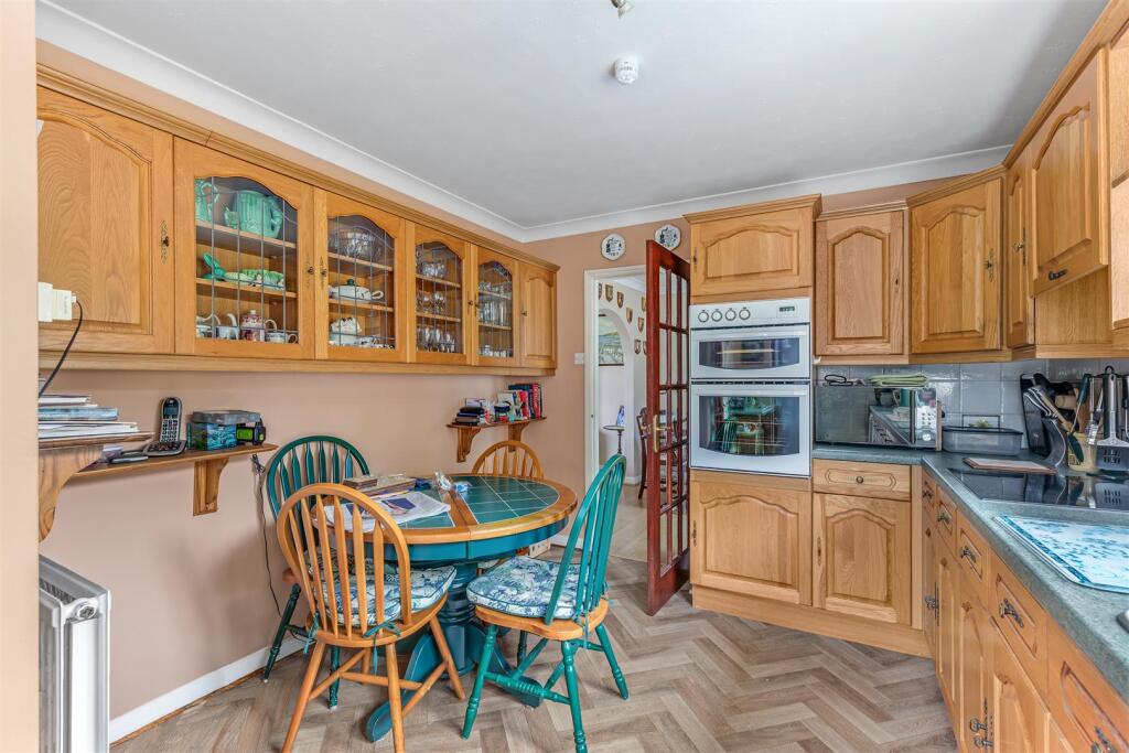 House in Bradford, Esscroft, Burley - View 4