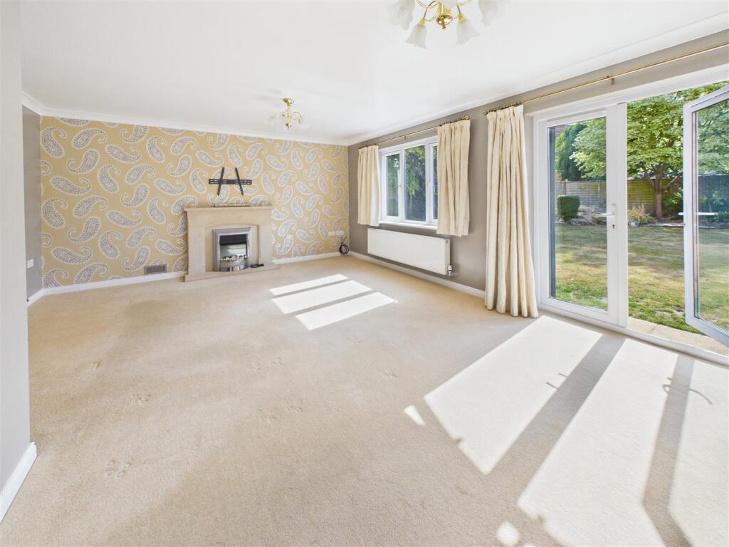 The Crescent, Cawston, Rugby photo 3