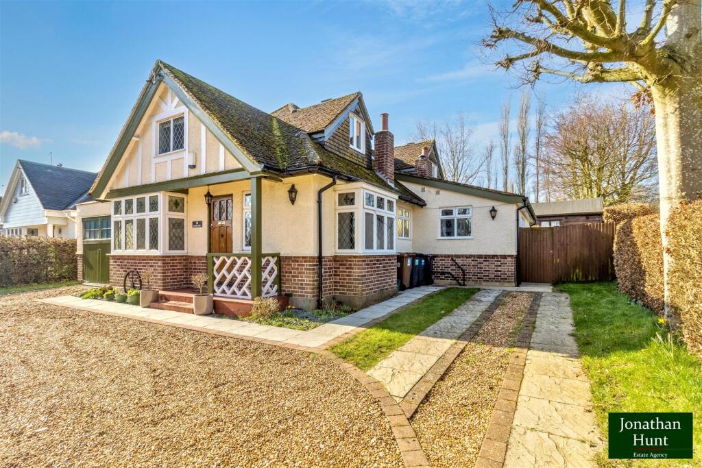 Main image of property: Parkside, Royston Road, Buntingford