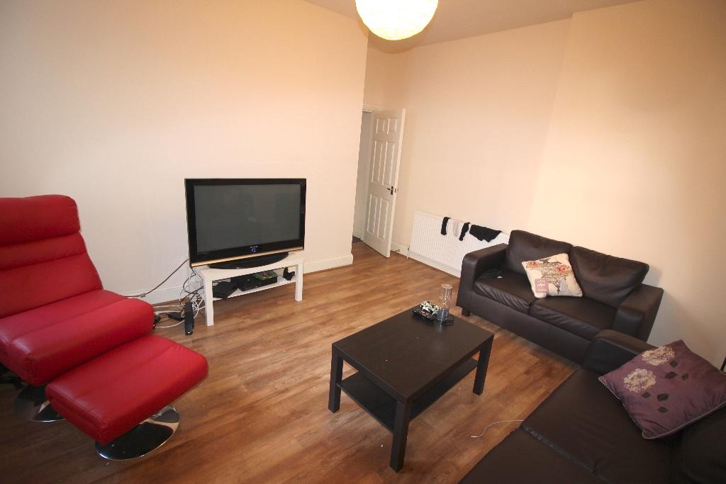 3 bedroom ground floor flat for rent