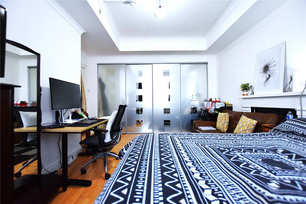 House in Croydon - View 2