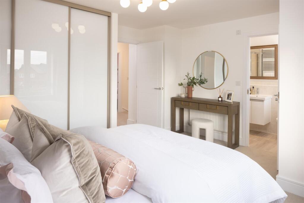 House in Horsham, Old Holbrook, North Horsham - More