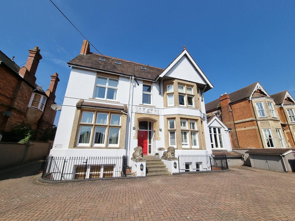 Main image of property: Flat 8, 38 Warwick New Road, Leamington Spa