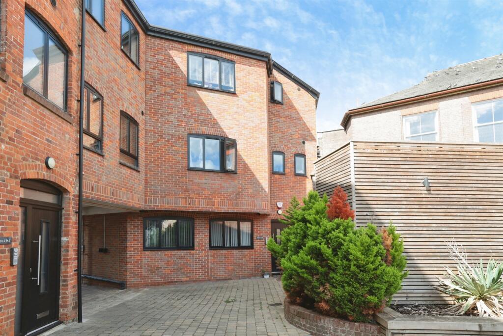 Main image of property: Sills Yard, The Broadway, Chesham