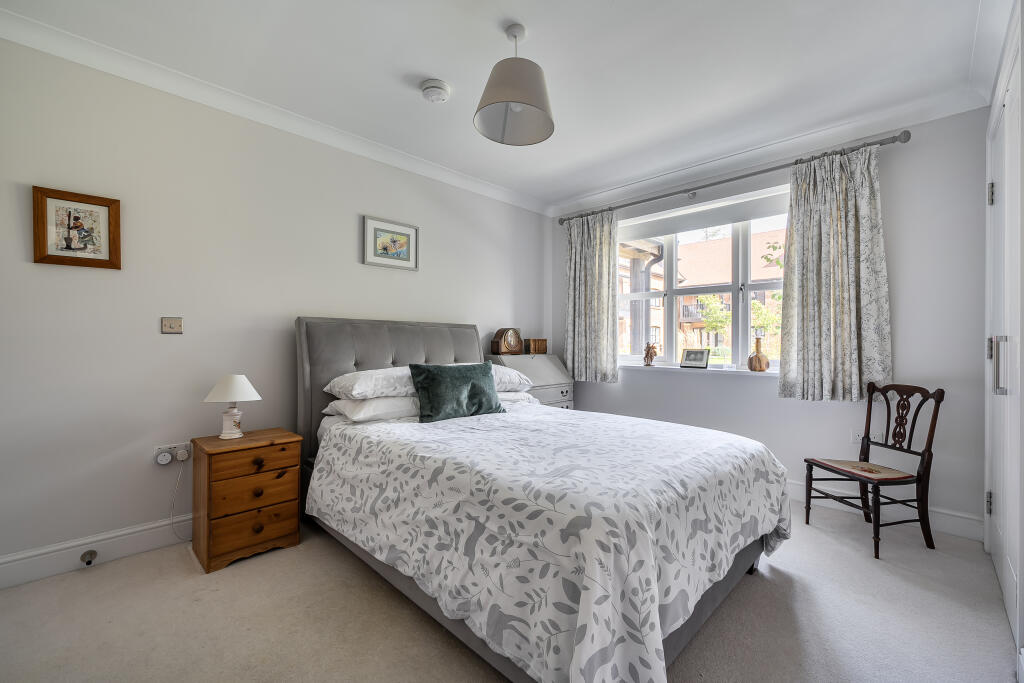 Apartment in Southampton - View 4