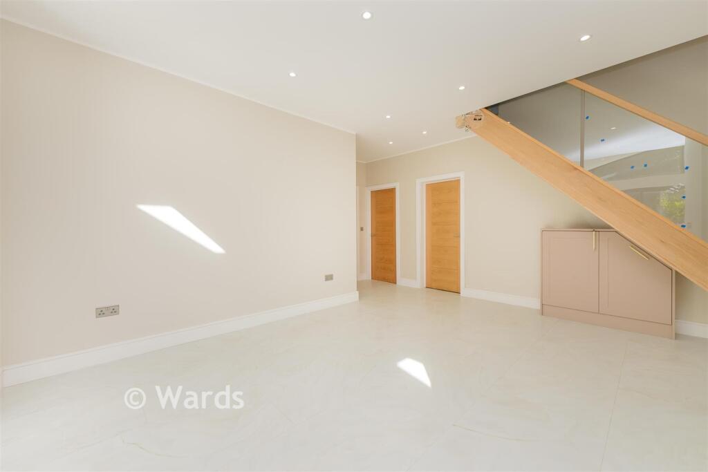 Valley Road, Fawkham, Longfield, Kent photo 4