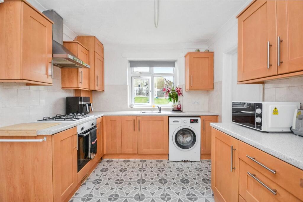 House in Leeds, Moorside, Bramley - View 2