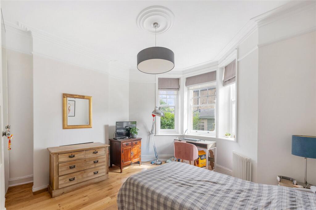 Apartment in London - More