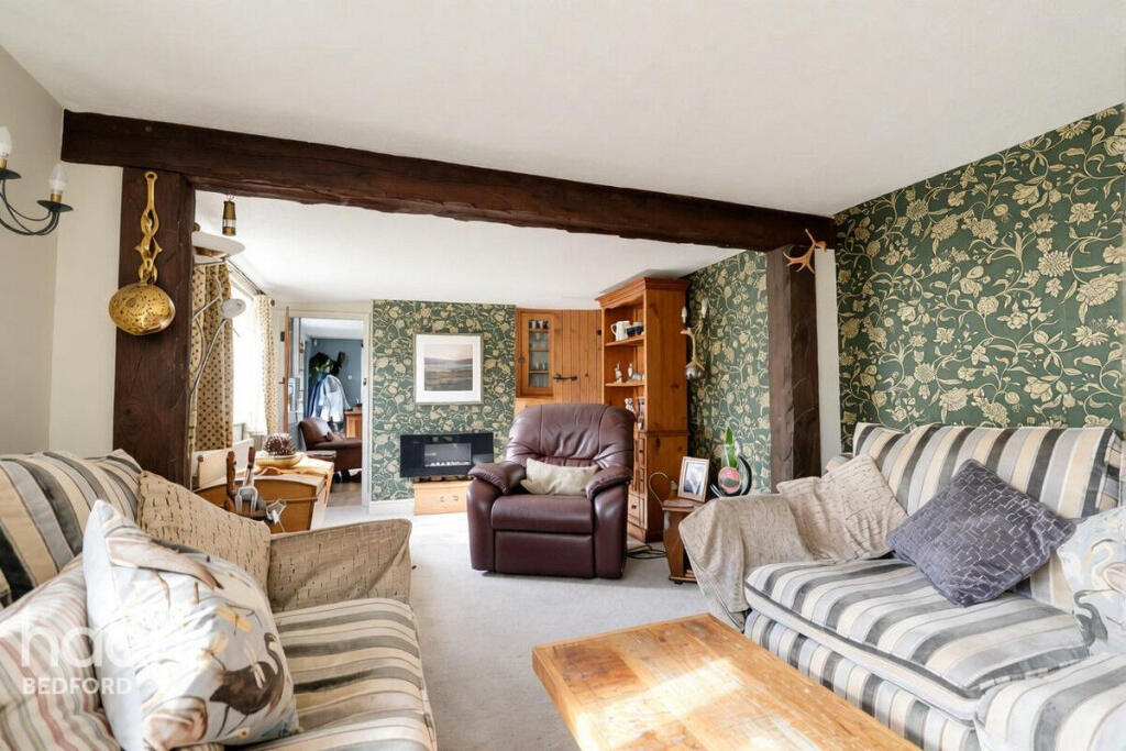 House in Houghton Conquest, Central Bedfordshire - View 4