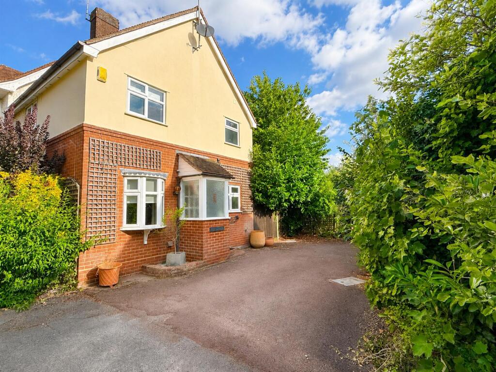 Main image of property: Glendale Close, Shenfield, Brentwood