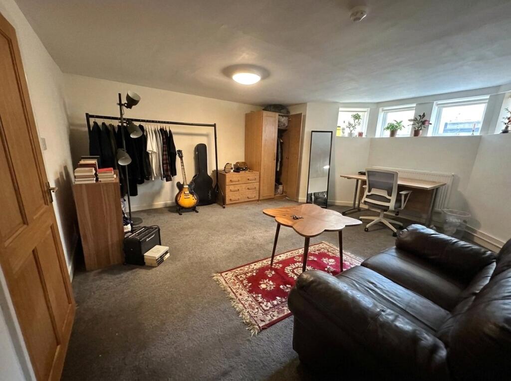 6 bedroom apartment for rent