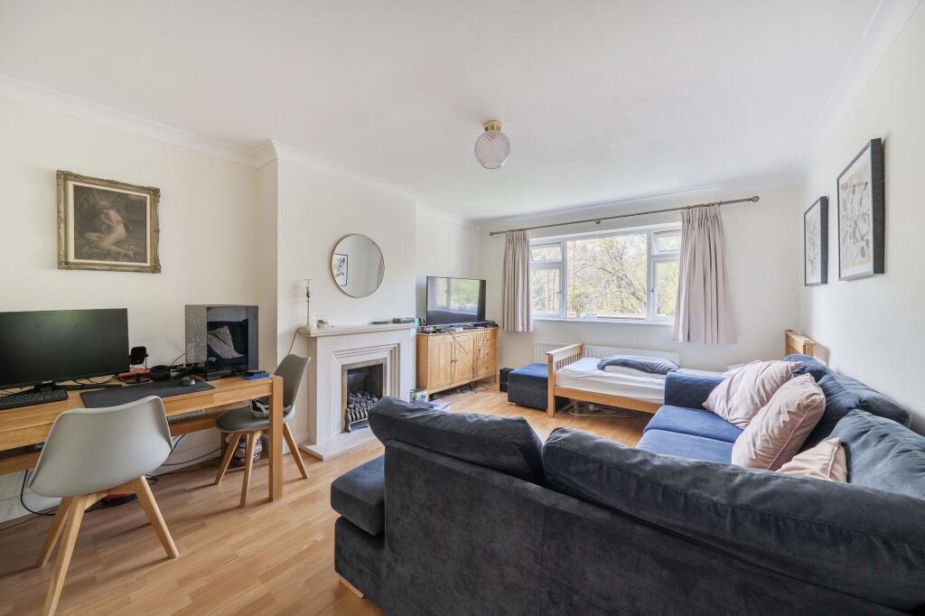 Apartment in Harrow - View 4