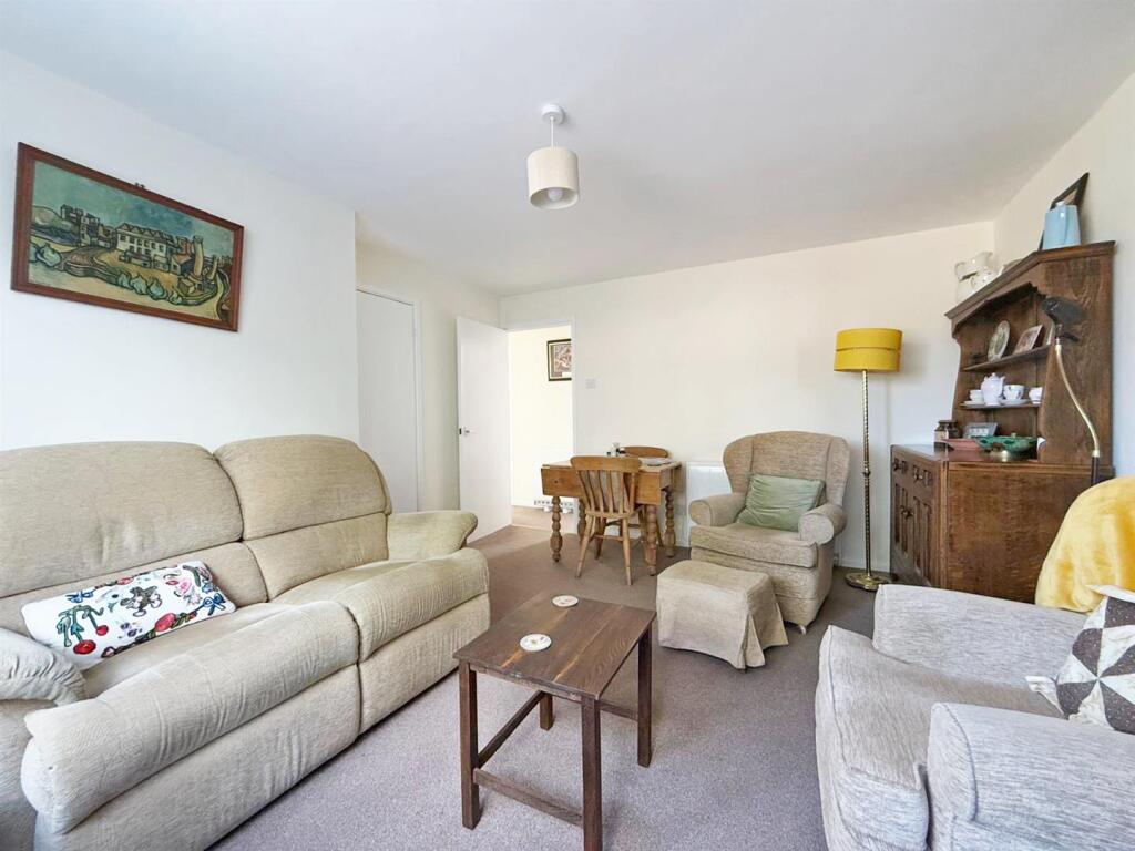 Barton Close, Castlefields, Shrewsbury photo 3