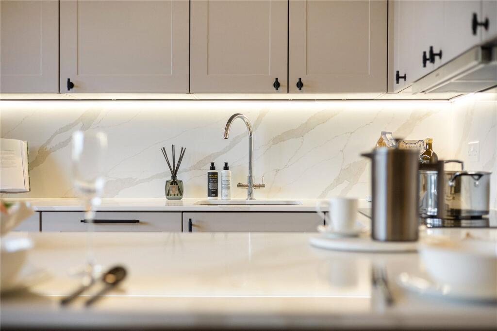 Apartment in Bath, East Twerton - View 4