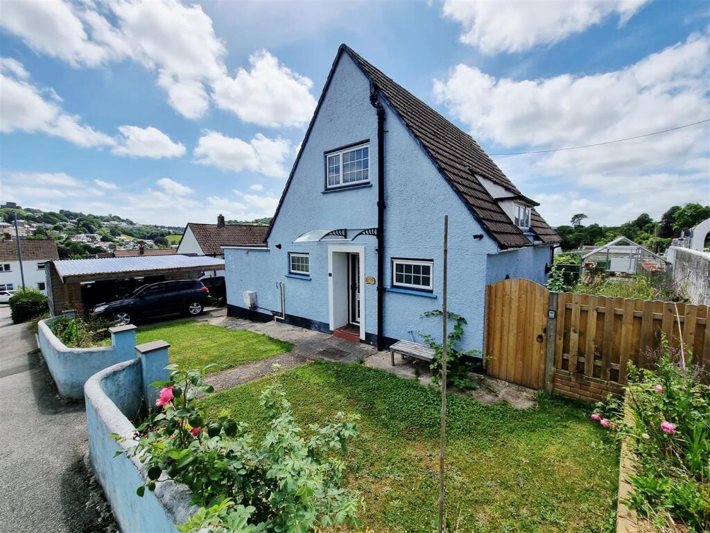 2-bed detached on Broad Park, Launceston, £200,000
