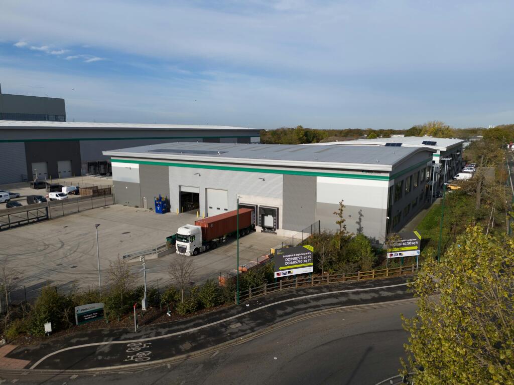 DC1 Everest Logistics Park Croydon 059.jpg