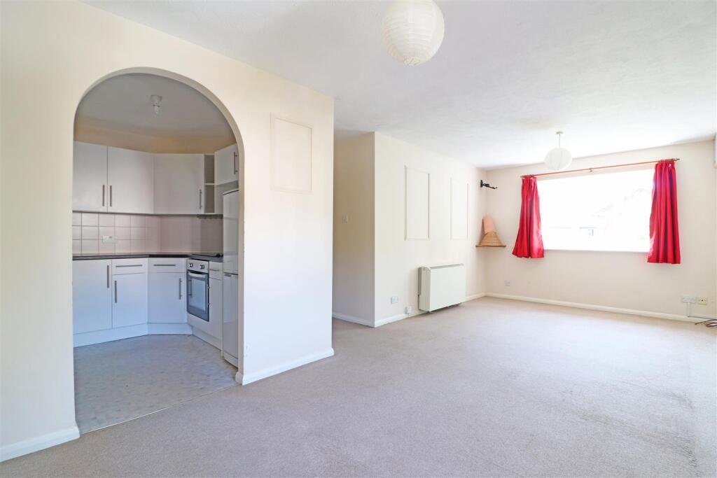 Apartment in Redhill - View 2