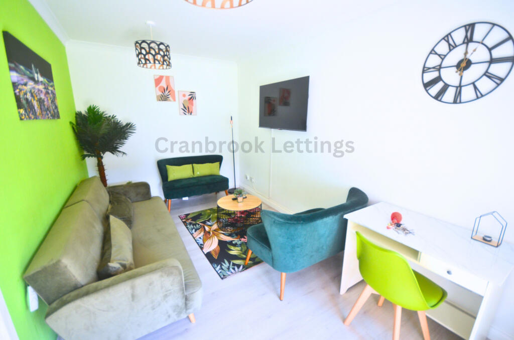 Pershore Close, IG2 6RR photo 3