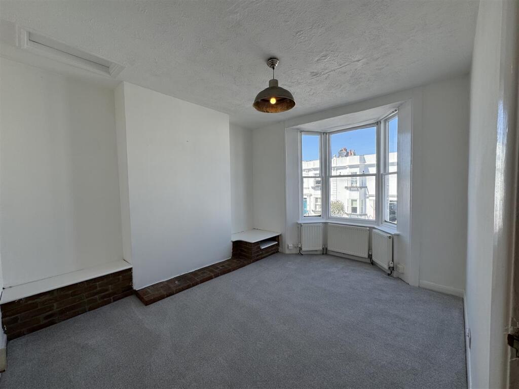 Apartment in Hove, Aldrington - View 2