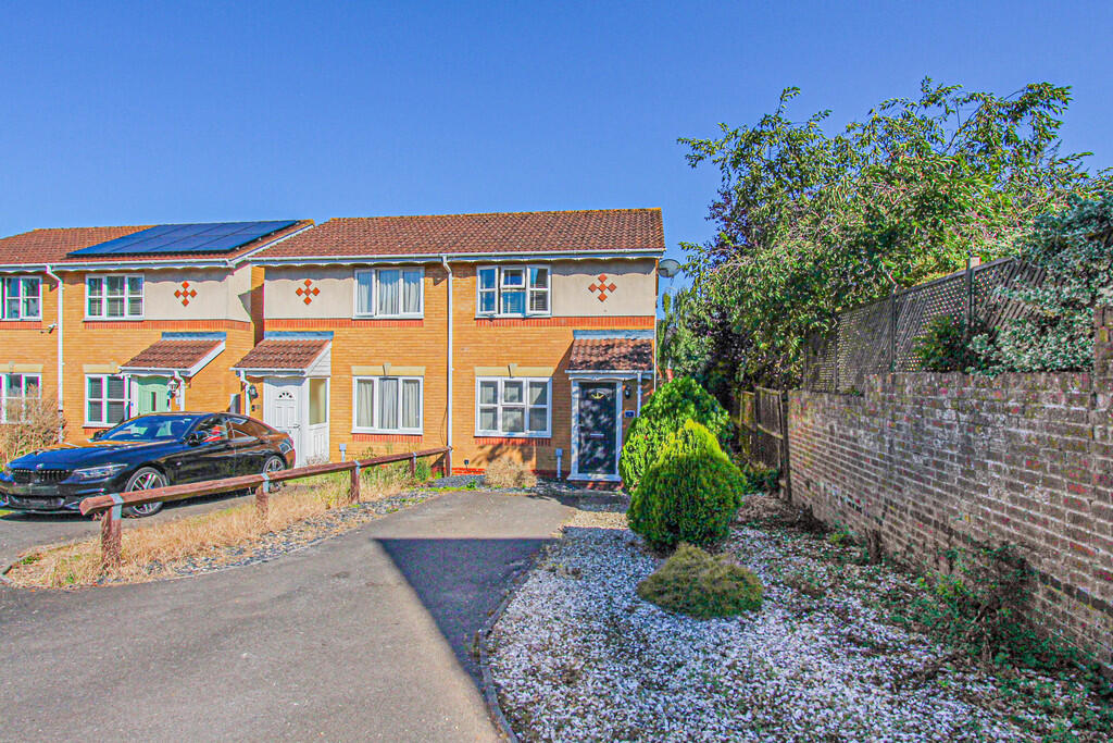 2-bed semi-detached on Garrow Close, Irthlingborough, £230,000