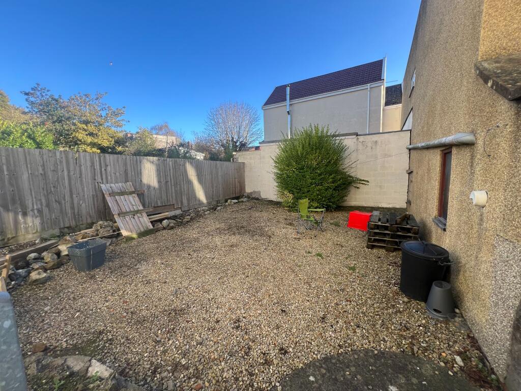 5 bedroom flat for rent