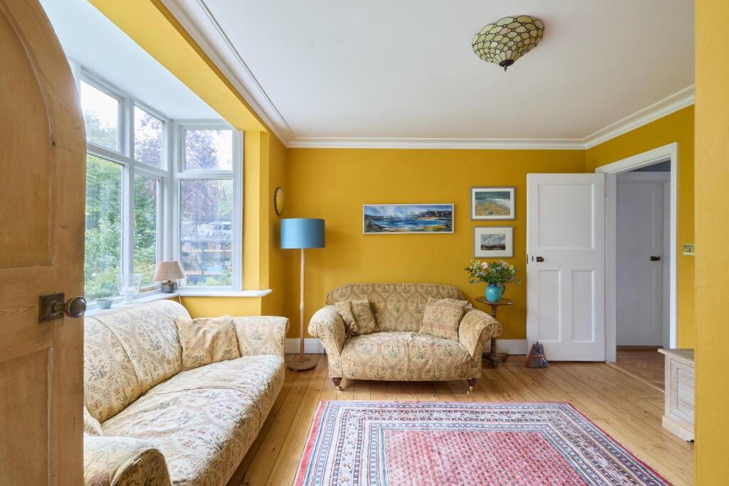 House in Cambridge, Cherry Hinton - More