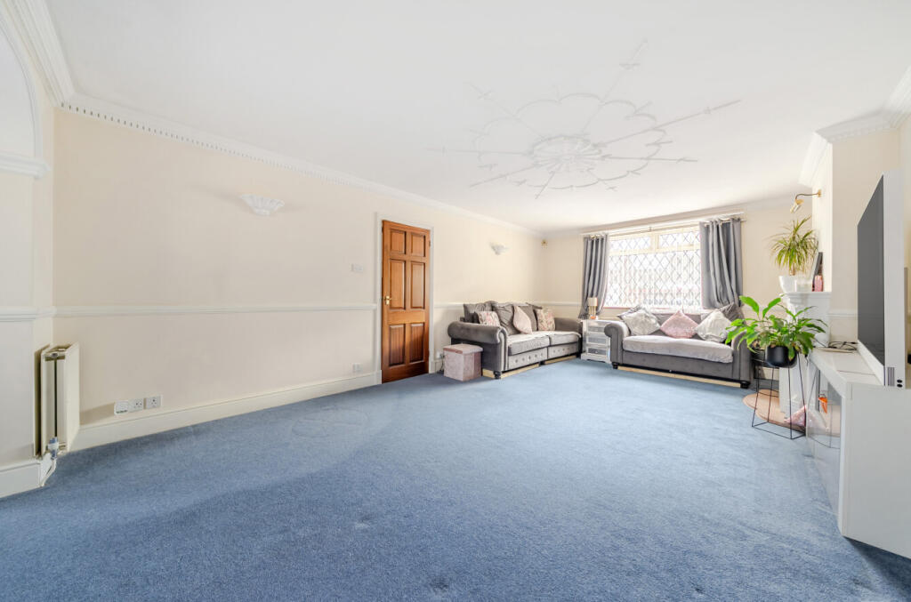 Ames Road, Swanscombe, Kent, DA10 photo 2