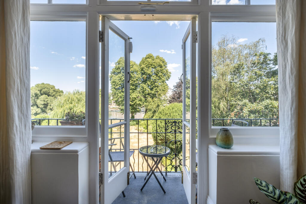 Apartment in Twickenham - More
