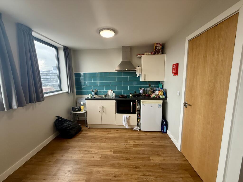 Apartment in Sheffield, South Yorkshire - View 5