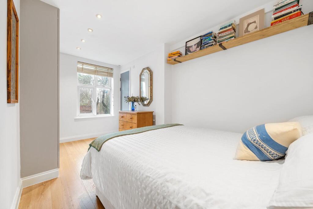 Apartment in London, Blenheim Gardens Estate, Brixton - View 5