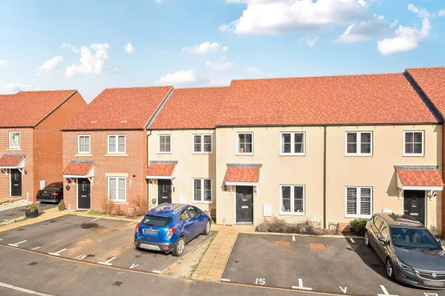 2-bed terraced on Jackson Road, Banbury, £120,000