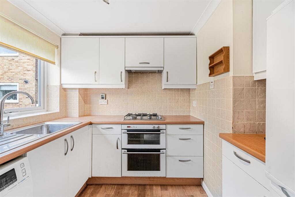 Apartment in Sutton - View 5