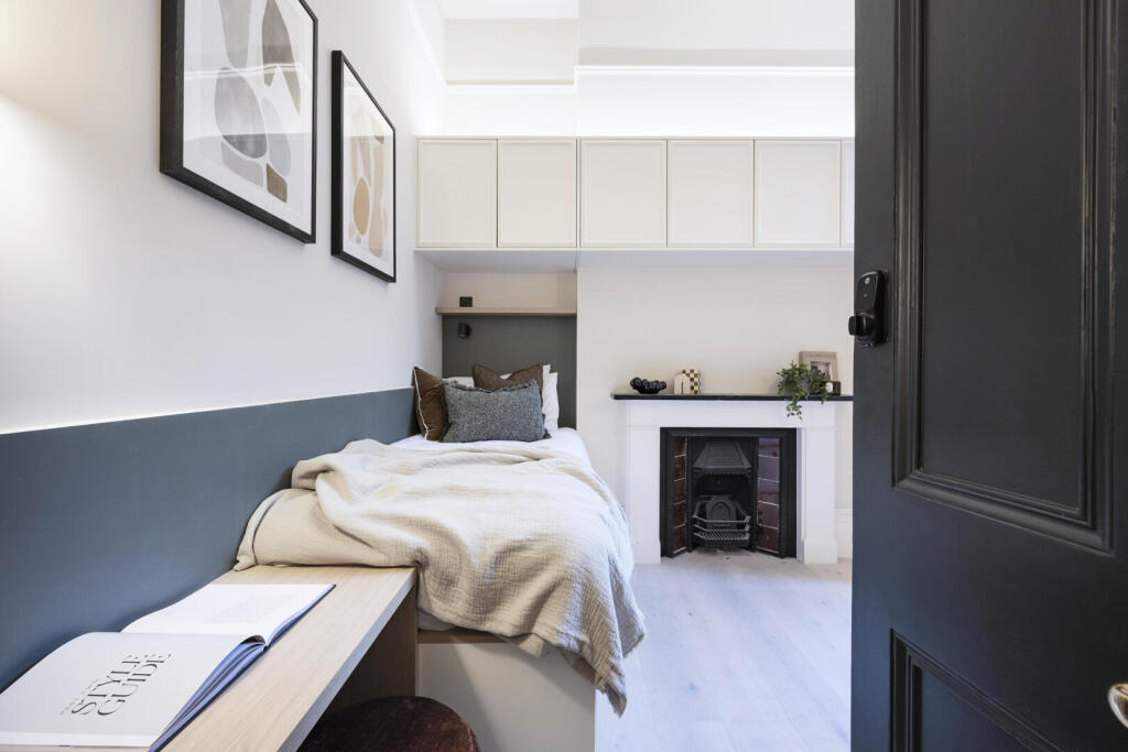 Main image of property: 32-33 Kensington Gardens Square (KGS-8)