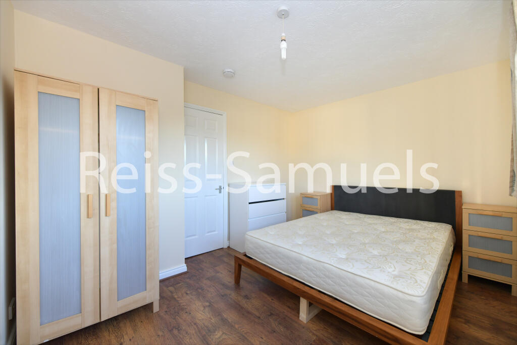 5 bedroom town house for rent