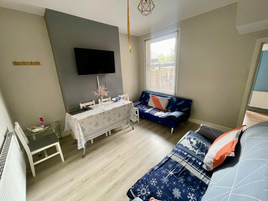 House in Hull - View 4