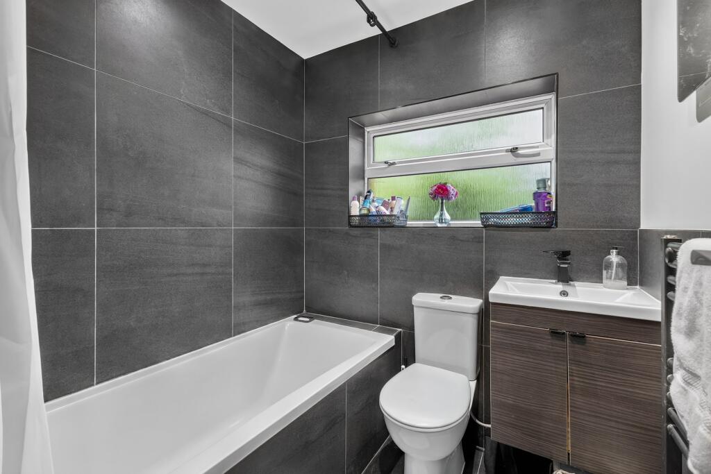 House in Guildford - View 4