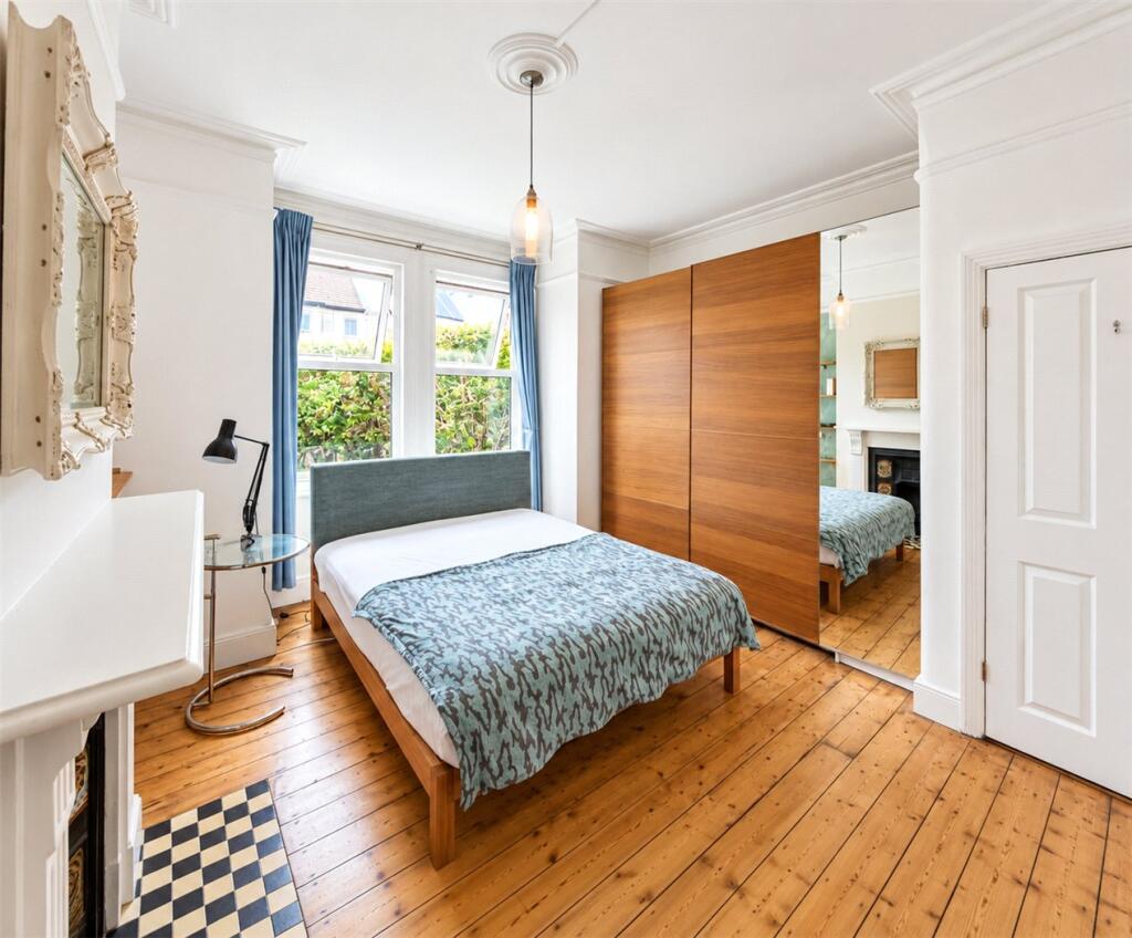 Apartment in London - More