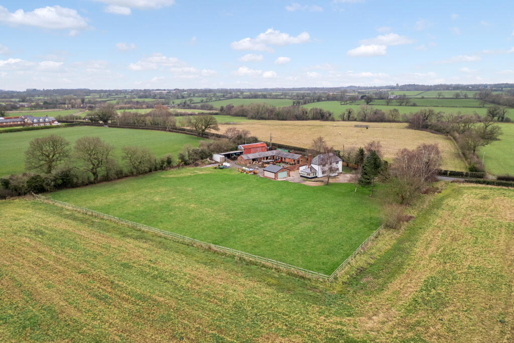 4-bed house on The Shippins and the Dutch Barn, Lower Whitley, £335,000