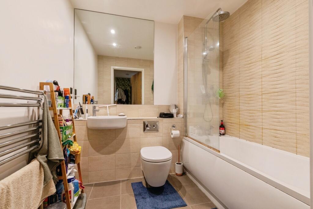 Apartment in Bristol, Wapping Wharf, Southville - More