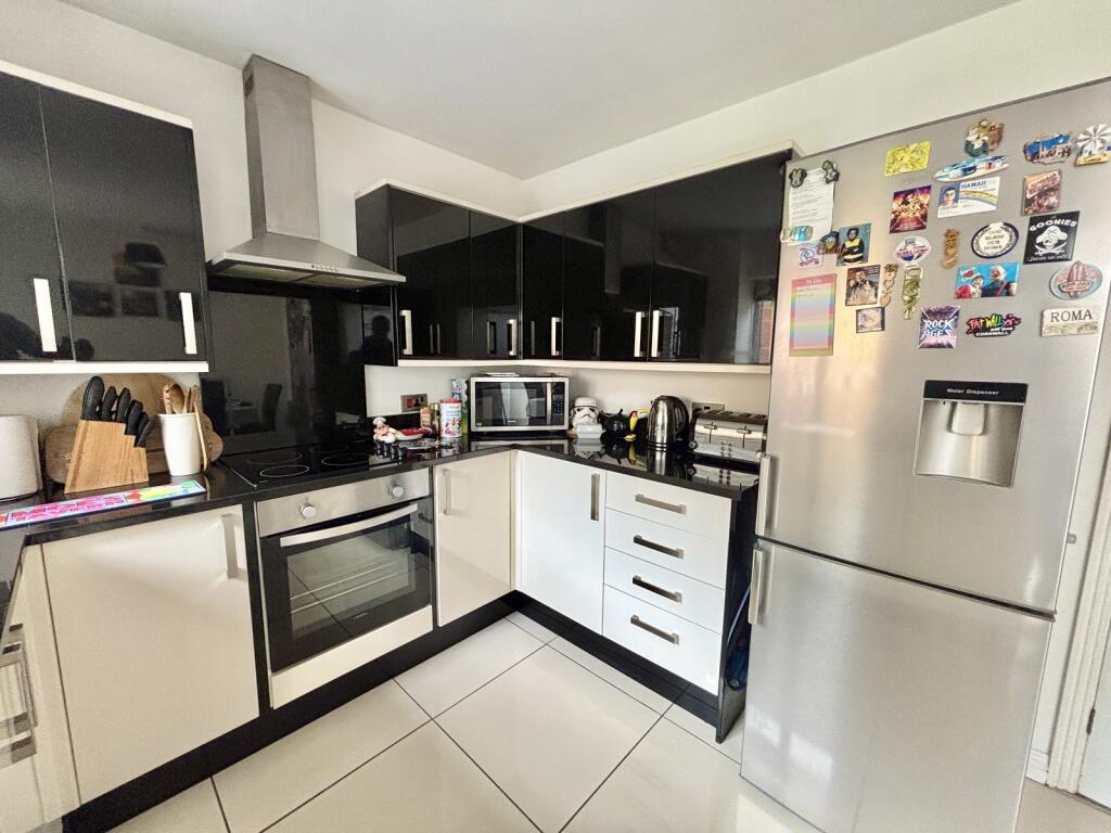 House in Swansea, Birchgrove - More