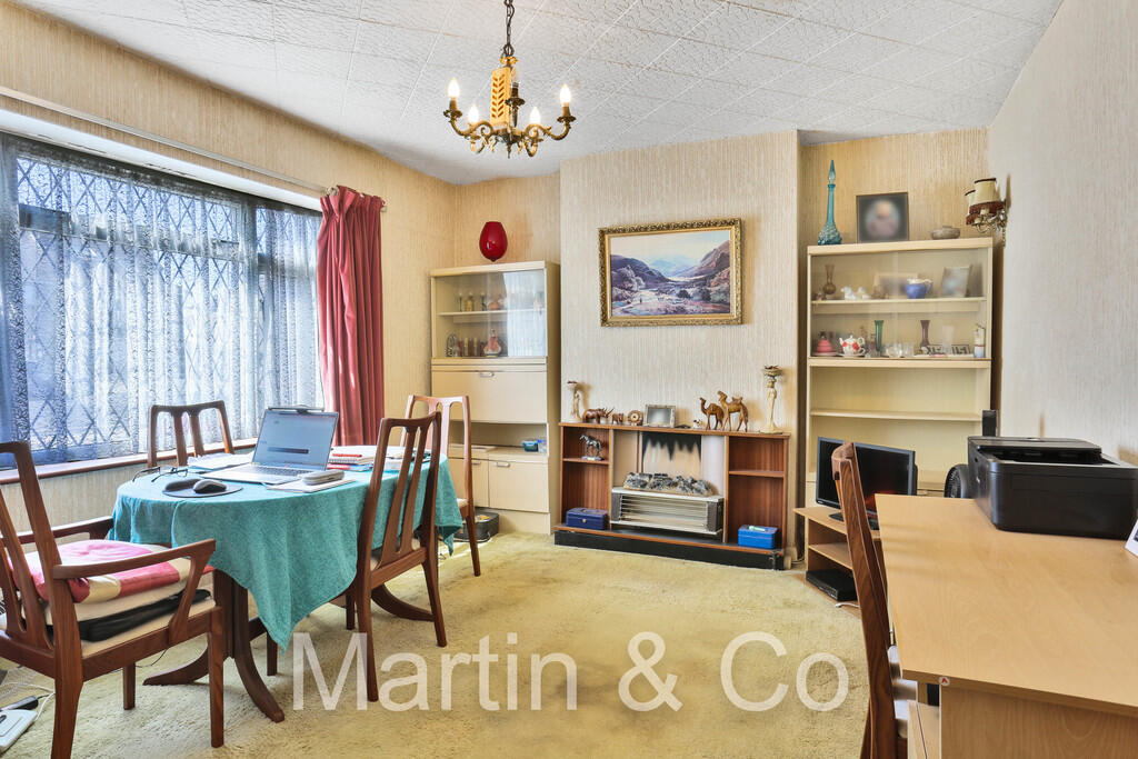 House in Sutton - View 2