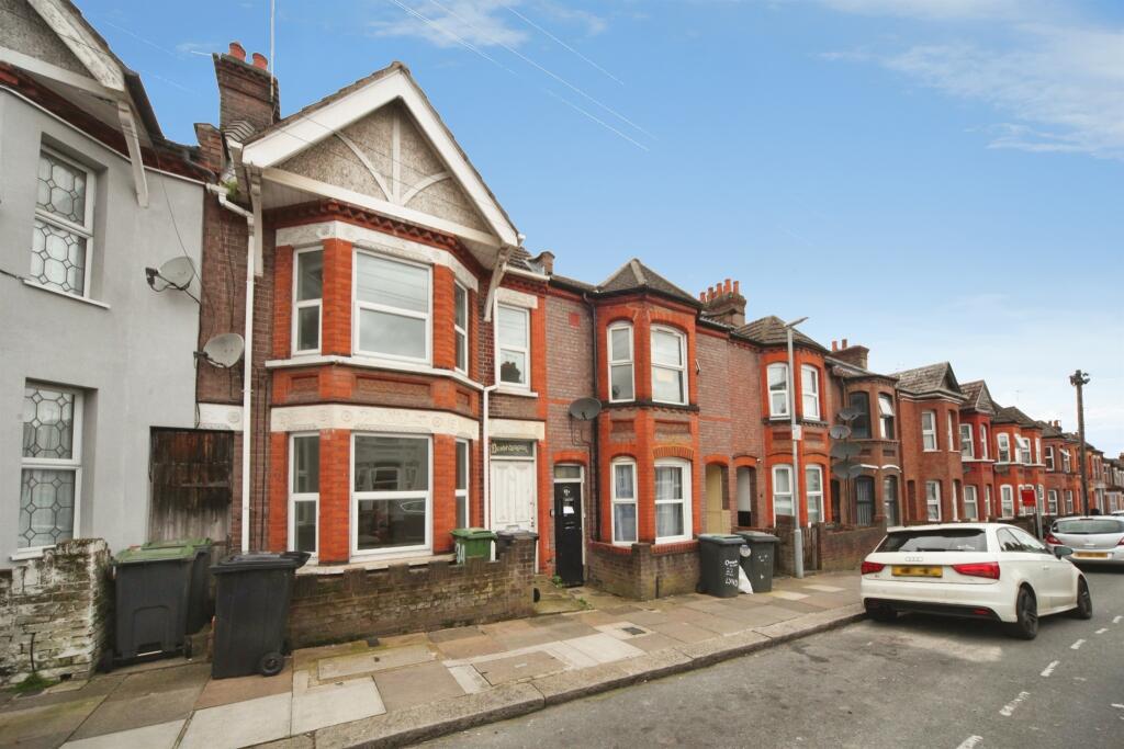 Main image of property: Lyndhurst Road, Luton