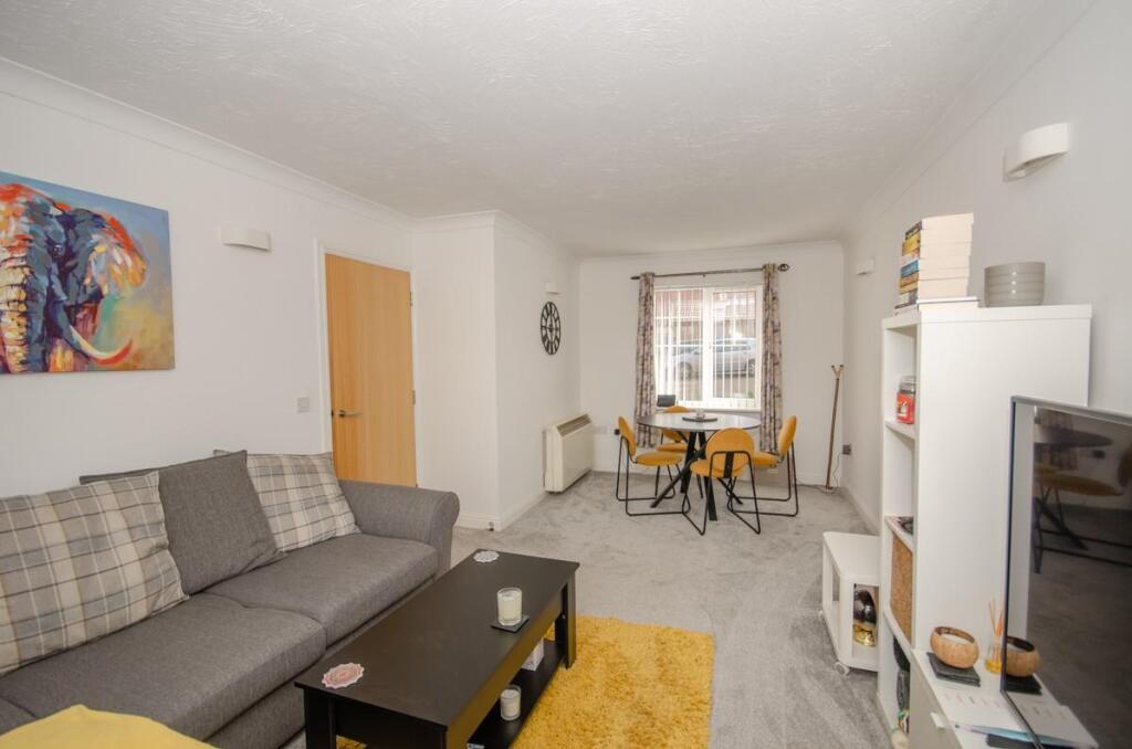 Apartment in Bristol, Emersons Green - View 5