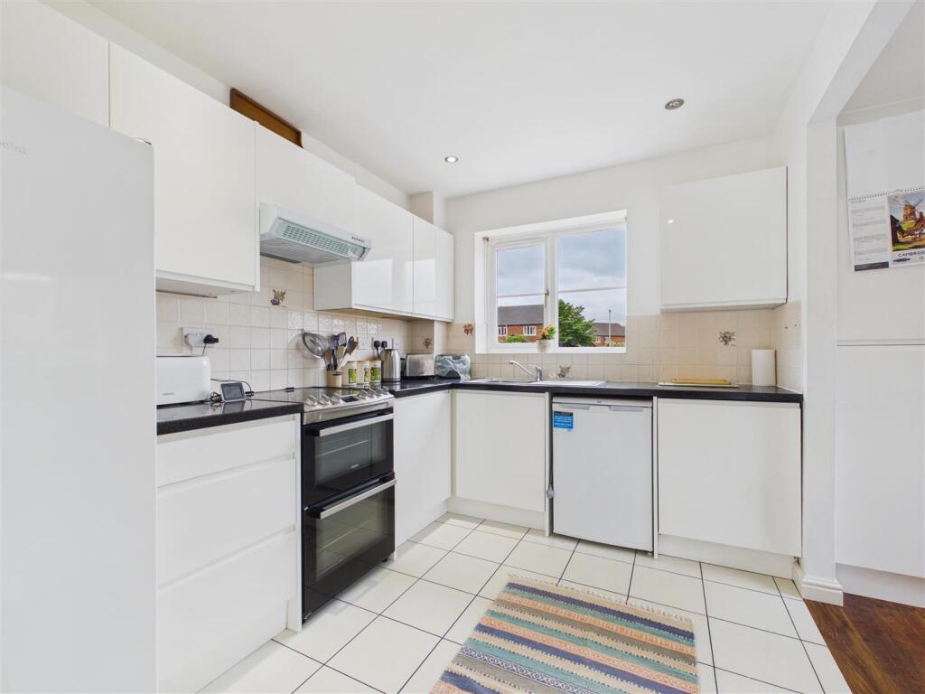 House in Stratford-on-Avon, Wellesbourne CP - More