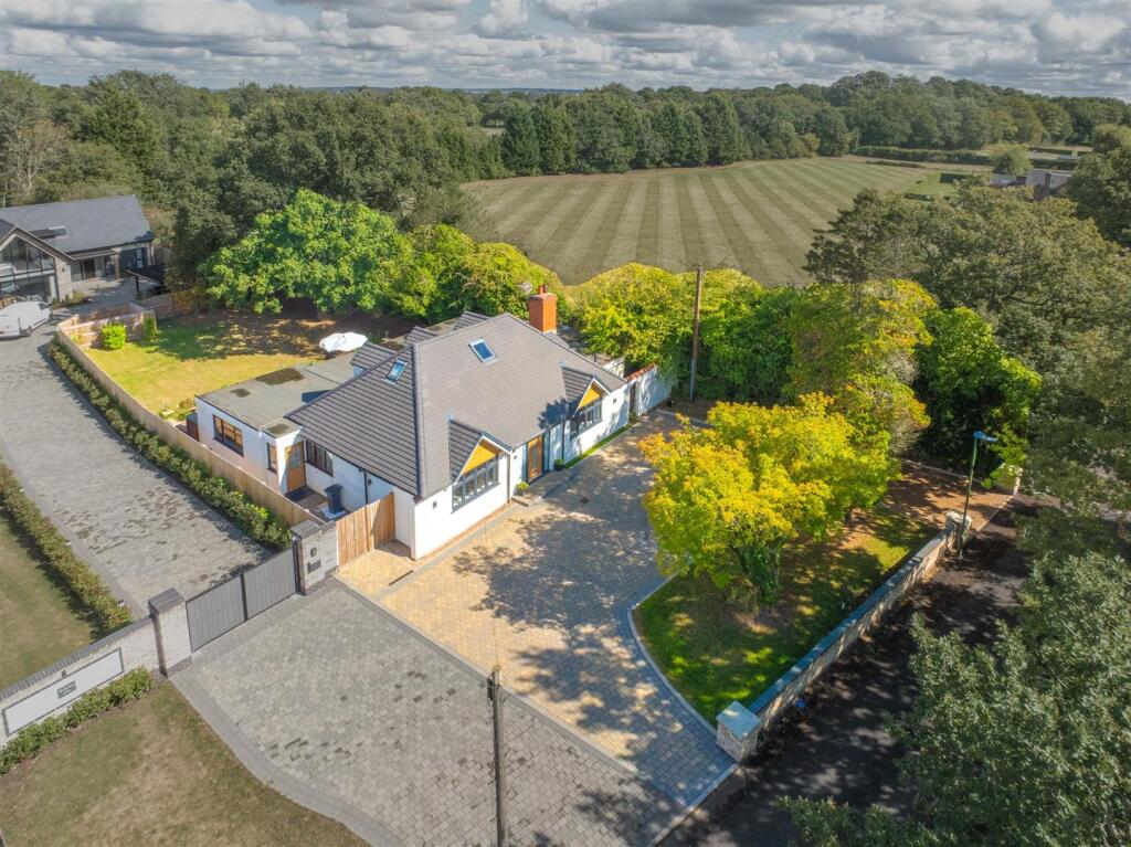 Lugtrout Lane, Catherine-De-Barnes