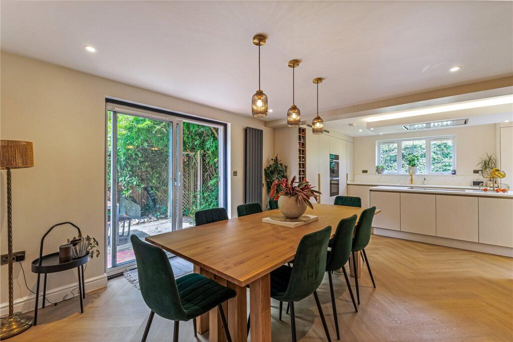 House in Runnymede, Knowle Hill - View 4