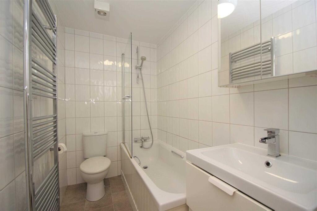 Apartment in East Hertfordshire, Hertford - More