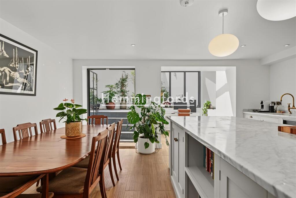 Main image of property: Hemingford Road, London, N1